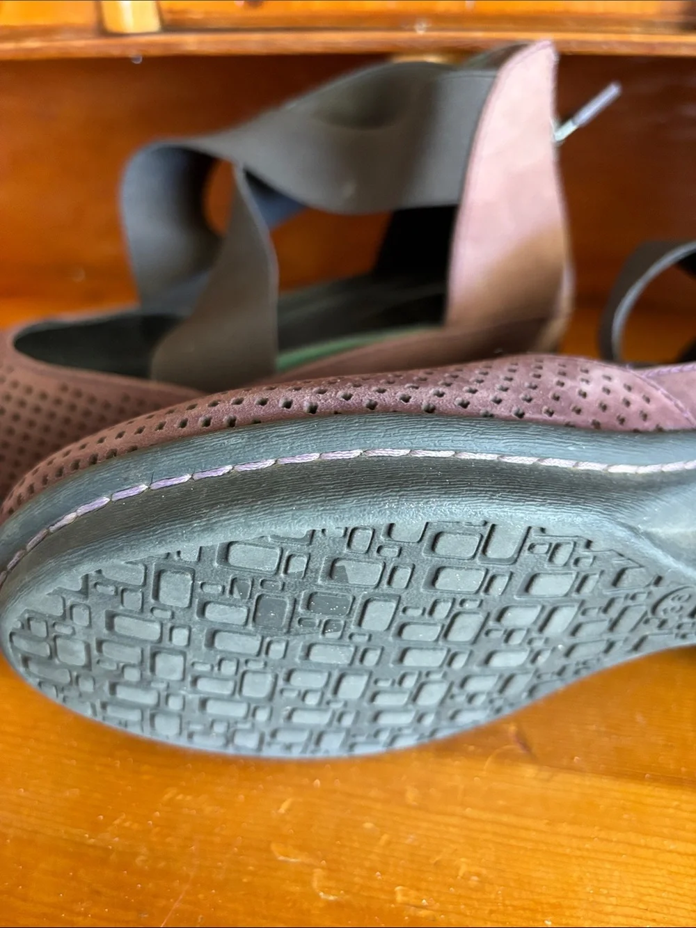 Dansko Laura nubuck cross-strap wedge shoes in a perforated design - Picture 4 of 5